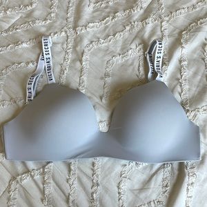 T-shirt lightly lined wireless Victoria’s Secret Bra